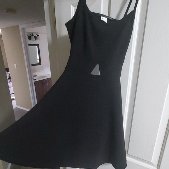 Dress - Picture 2 of 5